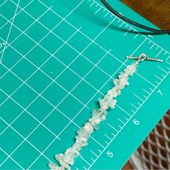 Quartz chip stone bracelet with toggle closure - Picture 2 of 6